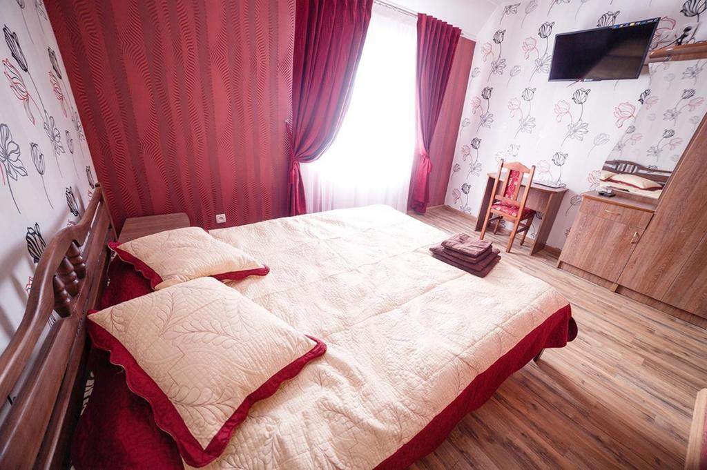 Corner House Hotel Lutsk Luaran gambar