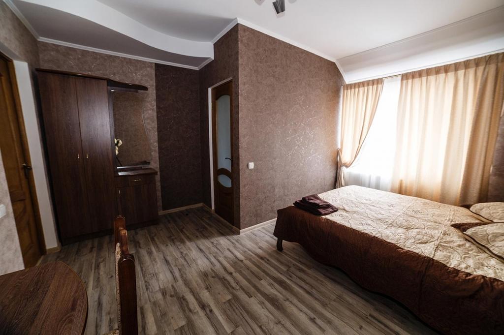 Corner House Hotel Lutsk Luaran gambar