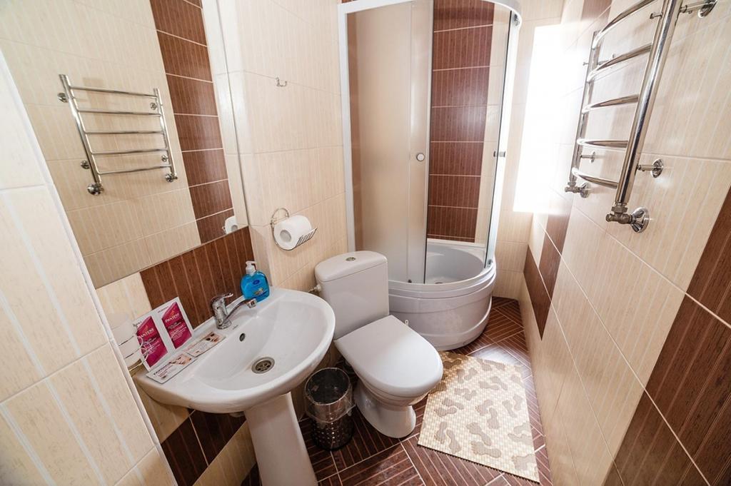 Corner House Hotel Lutsk Luaran gambar