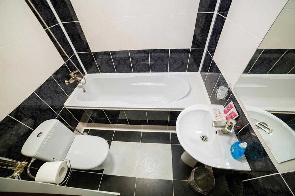 Corner House Hotel Lutsk Luaran gambar