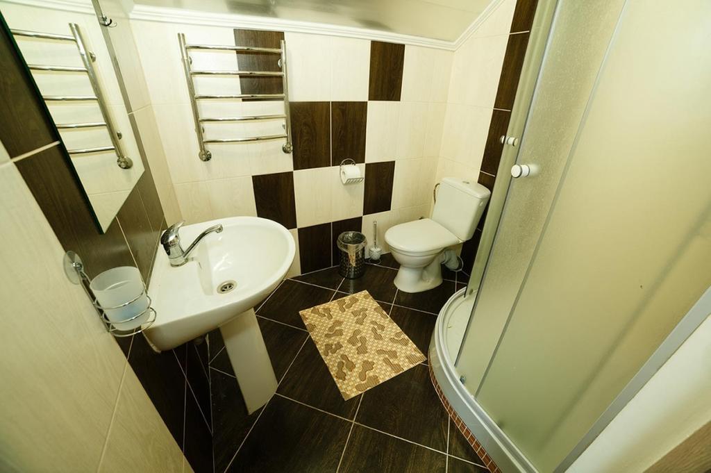 Corner House Hotel Lutsk Luaran gambar