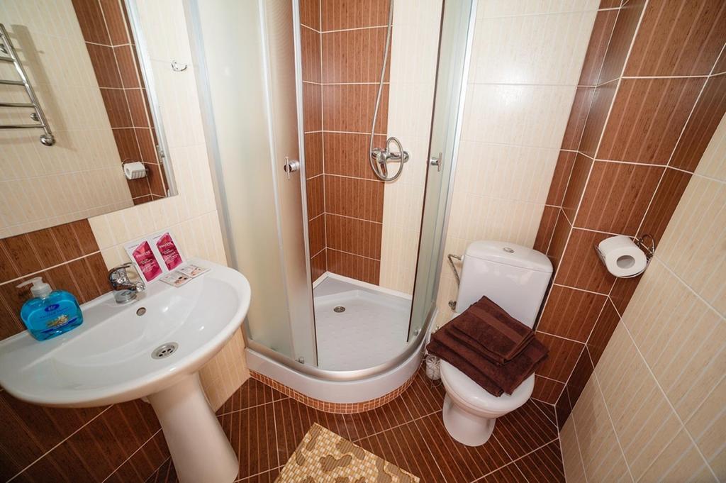 Corner House Hotel Lutsk Luaran gambar