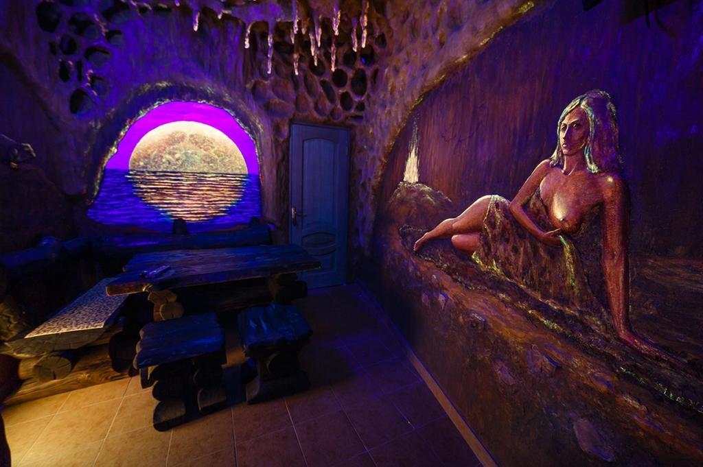Corner House Hotel Lutsk Luaran gambar