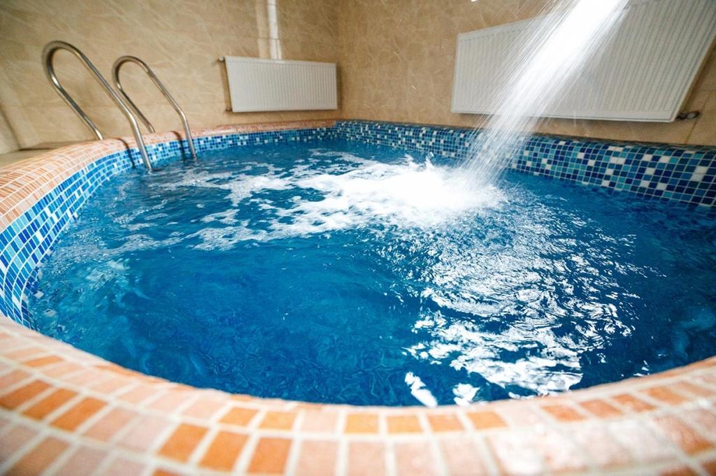 Corner House Hotel Lutsk Luaran gambar